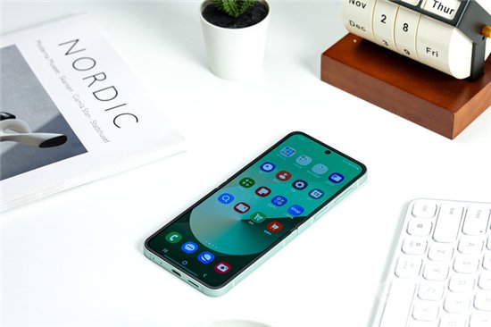 首款骁龙8 Gen3小折叠 三星Galaxy Z Flip6手机评测-Good Luck To You!